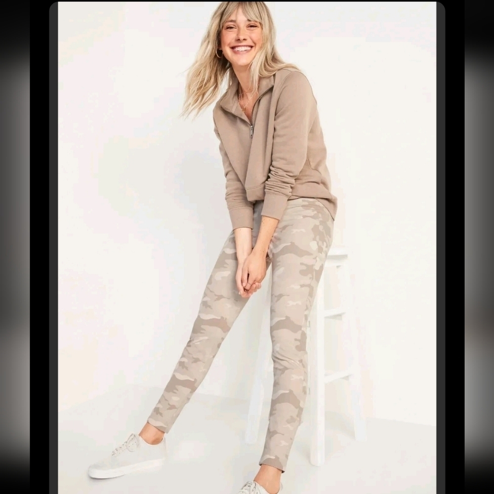 Old Navy Pixie Pants Size 6 Sand Camo Print